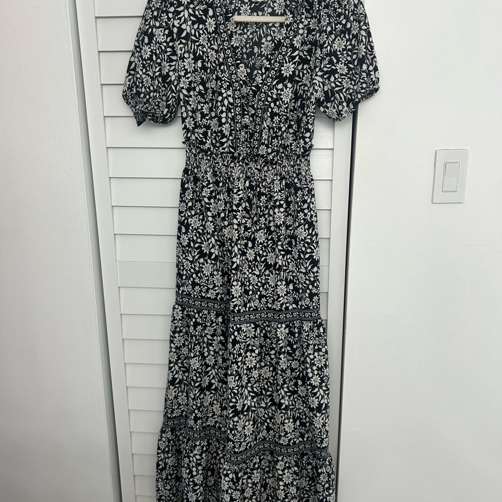 Max Studio Black and White Puff Sleeve Sundress